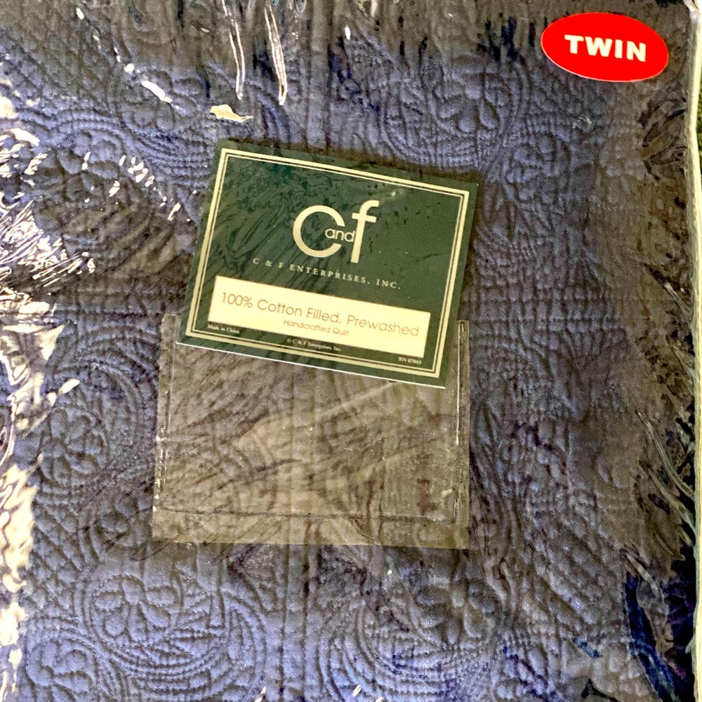 C&F Luxury Quilt Twin